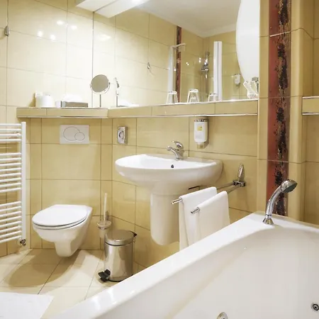 Hotel Eroplán 4*